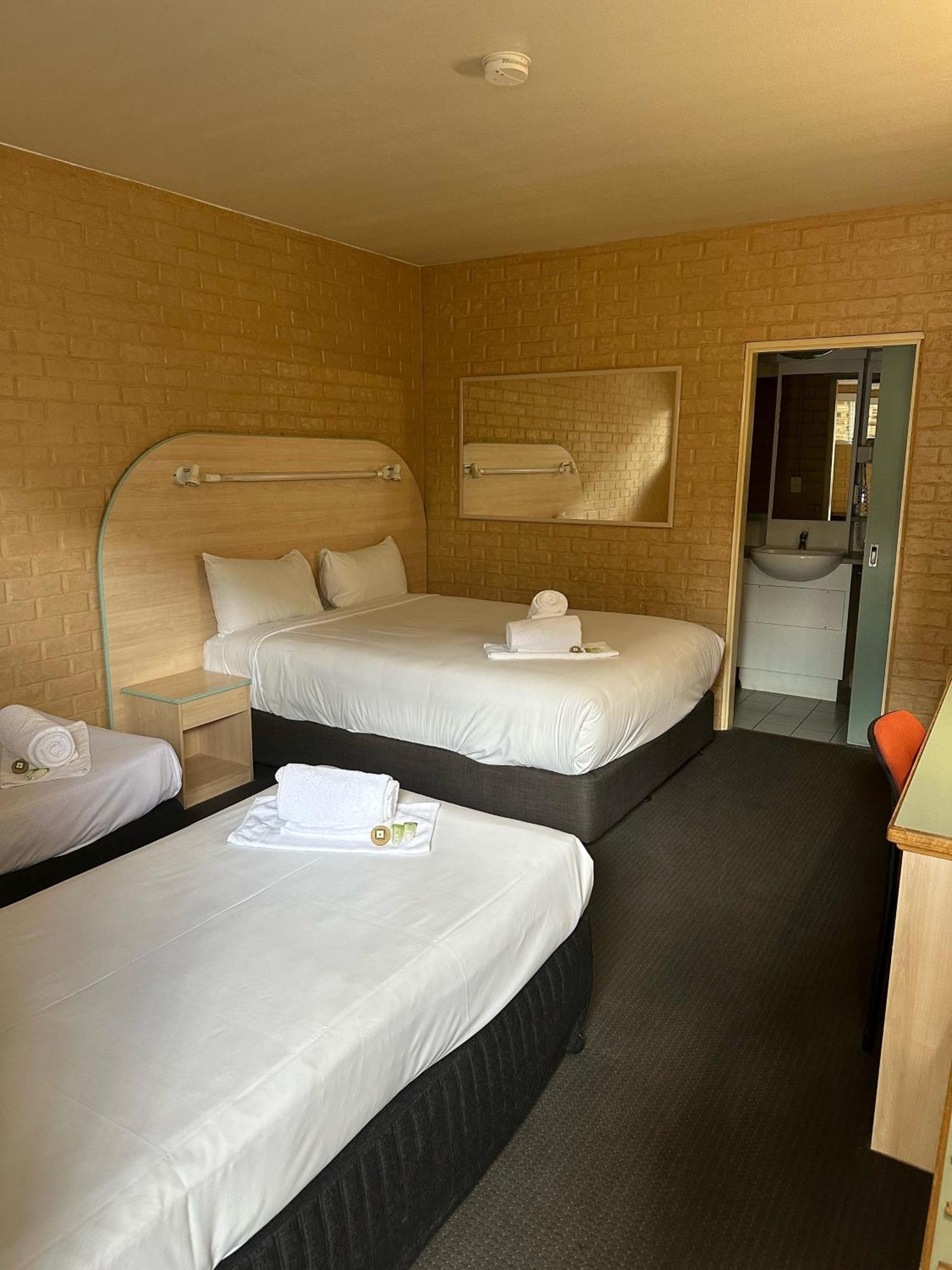 The Shamrock Hotel トゥーンバ エクステリア 写真
