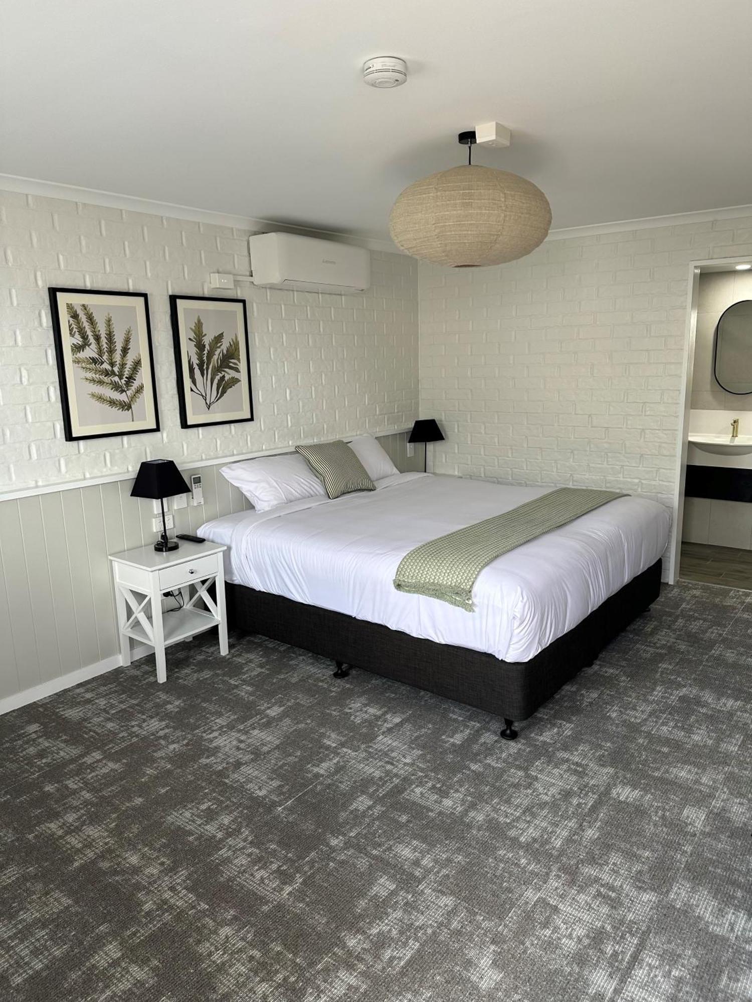 The Shamrock Hotel トゥーンバ エクステリア 写真